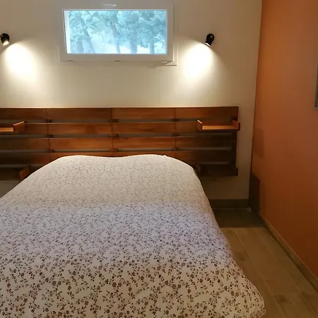 Semesterbostad Apivita *